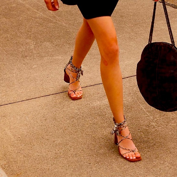 JEFFREY CAMPBELL FOR FREE PEOPLE KINSIE STRAPPY SNAKE SANDALS IN BEIGE SIZE 8 - Picture 15 of 15